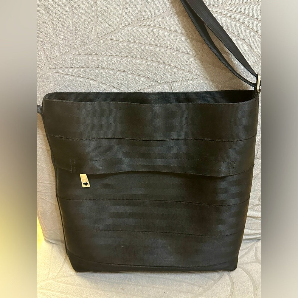 Harvey’s Seatbelt Bag Crossbody Streamline Bag